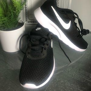 Youth boy size 3 running shoes